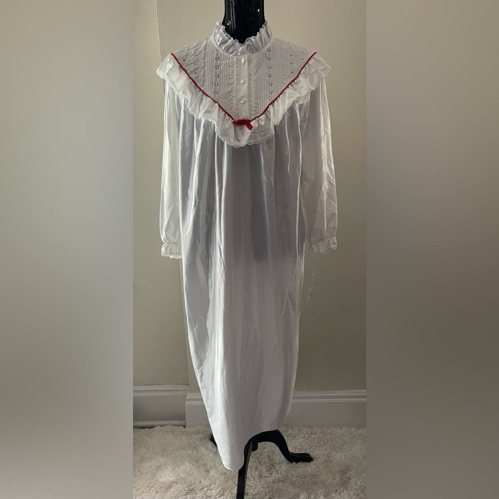Vintage Entre Hue White Satin & Red Ribbon Nightgown Size Large
